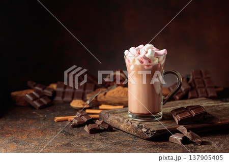 Hot chocolate drink with marshmallows on a brown background. 137905405