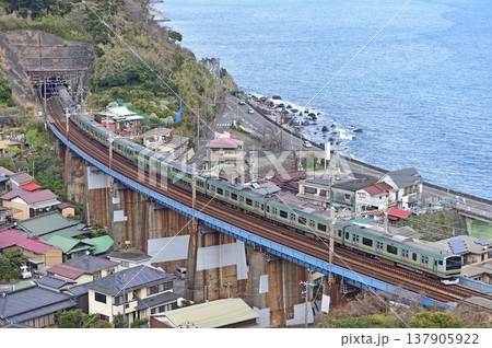 東海道本線　早川－根府川　JR東日本　E233系1000番台 137905922