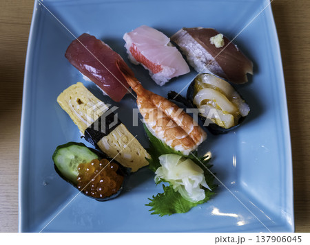 おいしそうなお寿司 おいしそうなお寿司 137906045