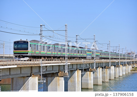 東海道本線　茅ヶ崎－平塚　JR東日本　E231系1000番台　K-24編成（国府津） 137906158