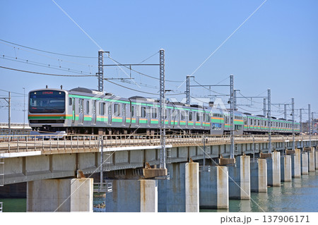 東海道本線　茅ヶ崎－平塚　JR東日本　E231系1000番台　U507編成（小山） 137906171