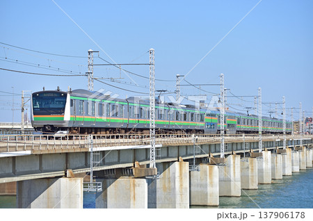 東海道本線　茅ヶ崎－平塚　JR東日本　E233系3000番台　U620編成（小山） 137906178