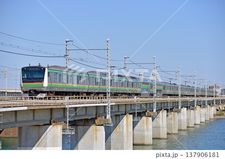 東海道本線　茅ヶ崎－平塚　JR東日本　E233系3000番台　U625編成（小山） 137906181