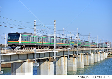 東海道本線　茅ヶ崎－平塚　JR東日本　E233系3000番台　E-02編成（国府津） 137906183