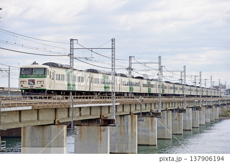 東海道本線 茅ヶ崎-平塚 JR東日本 185系 A5編成(大宮) 踊り子 東海道本線 茅ヶ崎-平塚 JR東日本 185系 A5編成(大宮) 踊り子 137906194