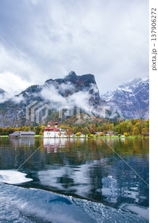 ドイツ 湖 反射 137906272