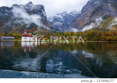 ドイツ 湖 反射 137906277