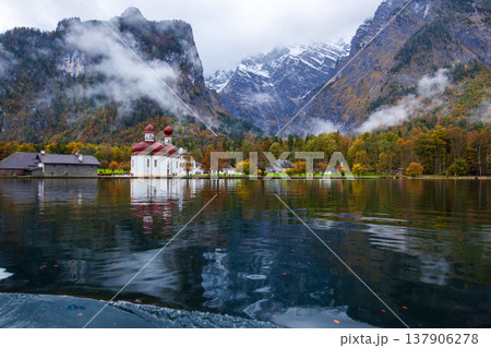 ドイツ 湖 反射 137906278