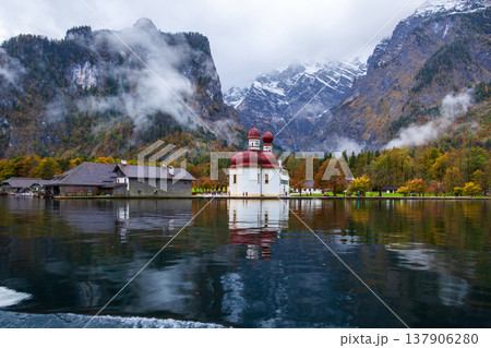 ドイツ 湖 反射 137906280