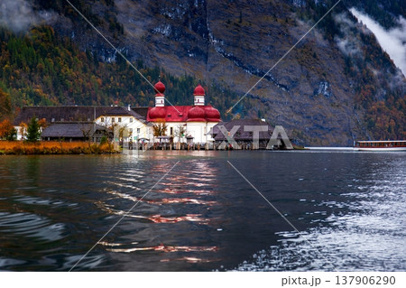 ドイツ 湖 反射 137906290