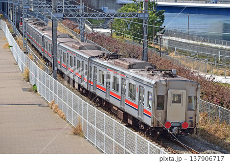 東海道本線 東高島-桜木町 JR貨物 DE10-1662+東急 目黒線 3000系 3006編成 東海道本線 東高島-桜木町 JR貨物 DE10-1662+東急 目黒線 3000系 3006編成 137906717