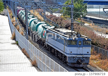 東海道本線 桜木町-東高島 JR貨物 EF65-2050(新鶴見) 東海道本線 桜木町-東高島 JR貨物 EF65-2050(新鶴見) 137906719