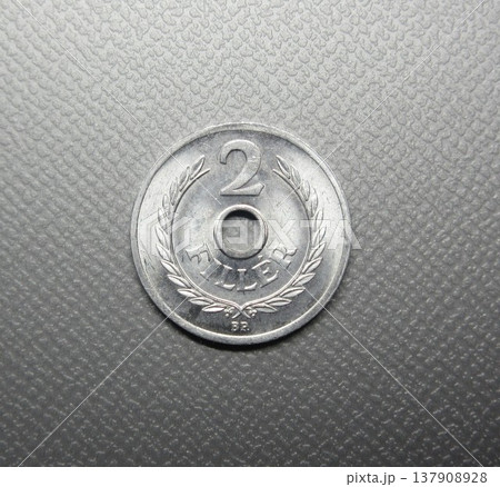 ハンガリーで1963年に発行された2フィレール硬貨 ハンガリーで1963年に発行された2フィレール硬貨 137908928