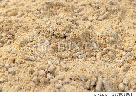 pellets from sawdust after getting on them with a large amount of water, the wood pallets got wet and crumbled into sawdust, some of them did not get wet and retained their cylindrical shape. 137908961