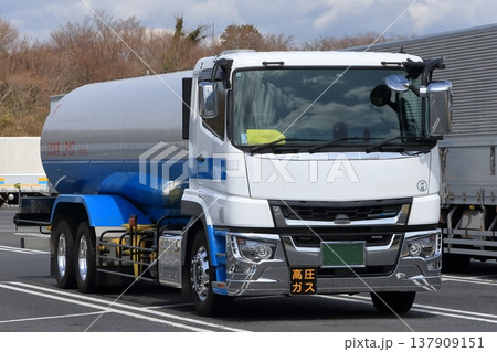 タンクローリー タンクローリー 137909151
