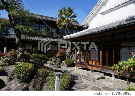 岡山県津山市の登録有形文化財「城東むかし町家（旧梶村家住宅）」 137909956