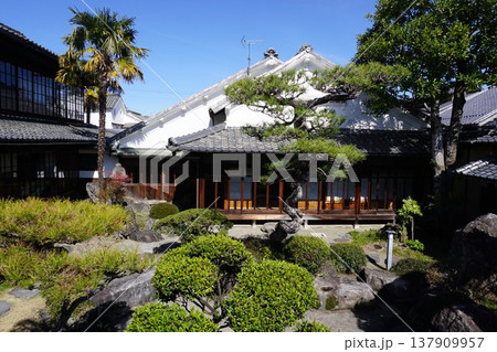 岡山県津山市の登録有形文化財「城東むかし町家（旧梶村家住宅）」 137909957