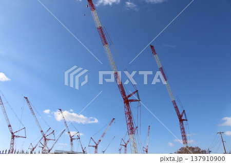 クレーン工事　物流センター　大規模建設 137910900