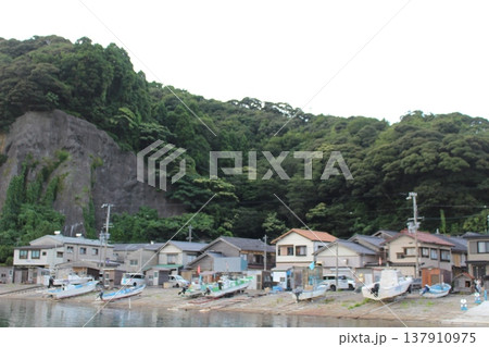 停泊する漁船 香住漁港 兵庫県 日本海 停泊する漁船 香住漁港 兵庫県 日本海 137910975