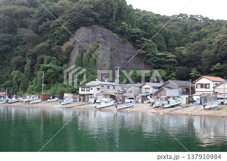 停泊する漁船　香住漁港　兵庫県　日本海 137910984