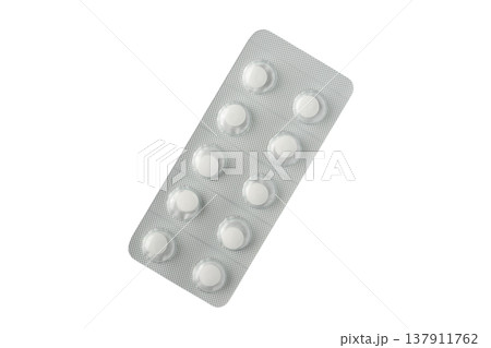 透明背景(png)に1枚の錠剤のシート 透明背景(png)に1枚の錠剤のシート 137911762