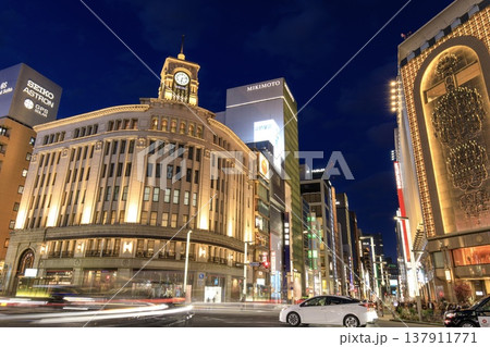 東京都、銀座四丁目の夜景 東京都、銀座四丁目の夜景 137911771