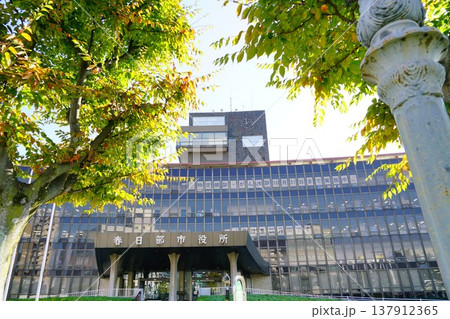 春日部市の市役所 137912365