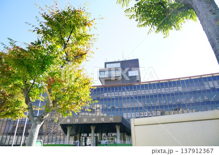 春日部市の移転前の市役所 137912367