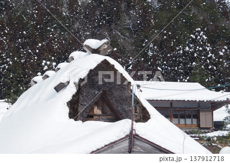 京都美山の雪景色 京都美山の雪景色 137912718
