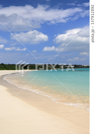 渡口の浜の美しいビーチ 137912892