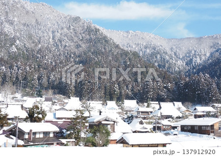 京都美山のかやぶきの里 137912920