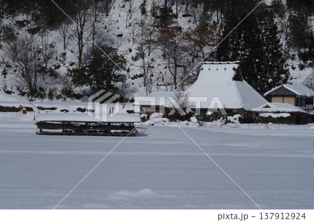 京都美山の雪景色 京都美山の雪景色 137912924