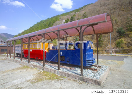 神子畑選鉱場(みこばたせんこうじょう)に展示保存されている一円電車/銀の馬車道/近代化産業遺産 神子畑選鉱場(みこばたせんこうじょう)に展示保存されている一円電車/銀の馬車道/近代化産業遺産 137913533