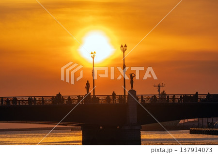釧路で見た夕陽 釧路で見た夕陽 137914073