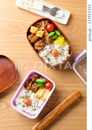 子供と大人のお弁当 137915353