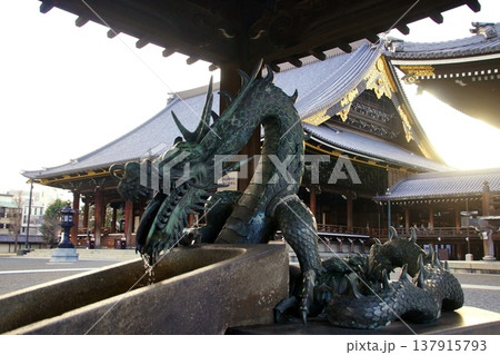 京都府　東本願寺・手水屋形の竜　京都市 下京区 常葉町　2022年2月 137915793