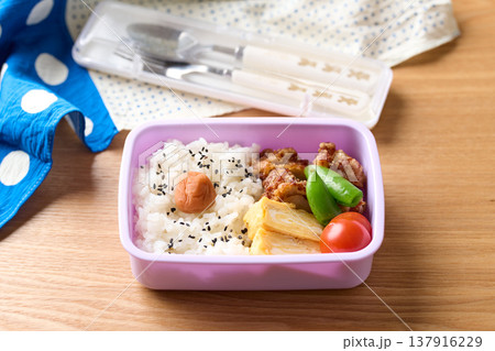 子供のお弁当 子供のお弁当 137916229