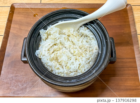ふっくらと炊き上げてくれる土鍋ごはん 137916298