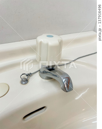 水道の蛇口 137916496