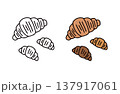 白黒と色つきのクロワッサンのイラストセット 137917061