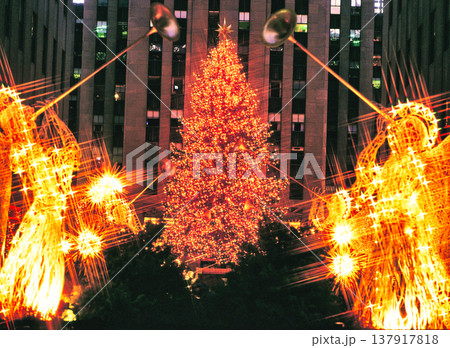 ニューヨークの美しいクリスマスツリーの景観 ニューヨークの美しいクリスマスツリーの景観 137917818