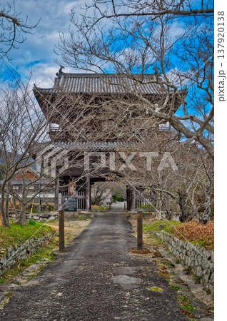 【第八番札所】熊谷寺の仁王門【四国八十八箇所】 【第八番札所】熊谷寺の仁王門【四国八十八箇所】 137920138