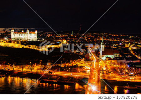 ブラチスラヴァの夜景 ブラチスラヴァの夜景 137920278