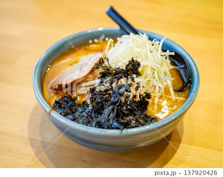ネギ味噌ラーメン海苔トッピング 137920426