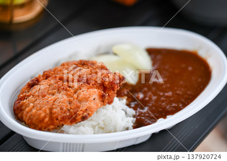 カツカレー 137920724
