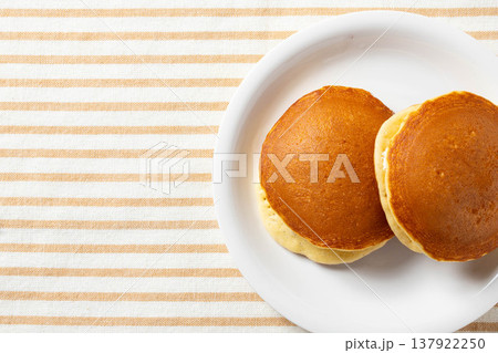 クリ-ムどら焼き クリ-ムどら焼き 137922250