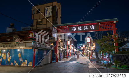 「東京都」浅草寺　夜の伝法院通り簿風景 137922656