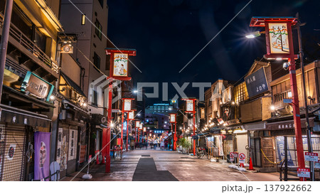 「東京都」浅草寺 夜の伝法院通り簿風景 「東京都」浅草寺 夜の伝法院通り簿風景 137922662