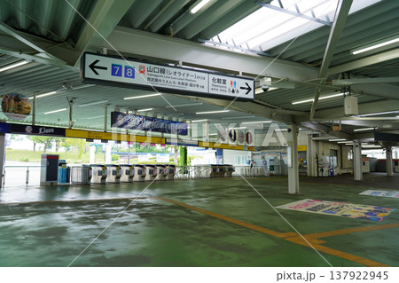 西武鉄道・西武球場前駅(ベルーナドーム前)の改札内 西武鉄道・西武球場前駅(ベルーナドーム前)の改札内 137922945