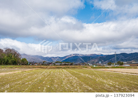 マキノ町の田園風景 滋賀県高島市 マキノ町の田園風景 滋賀県高島市 137923094